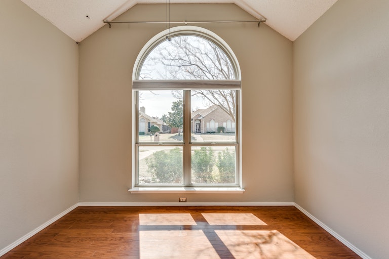Photo 19 of 29 - 1605 Glenmore Dr, Lewisville, TX 75077