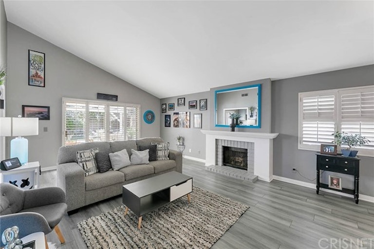 Photo 6 of 38 - 15904 Ada St, Canyon Country, CA 91387