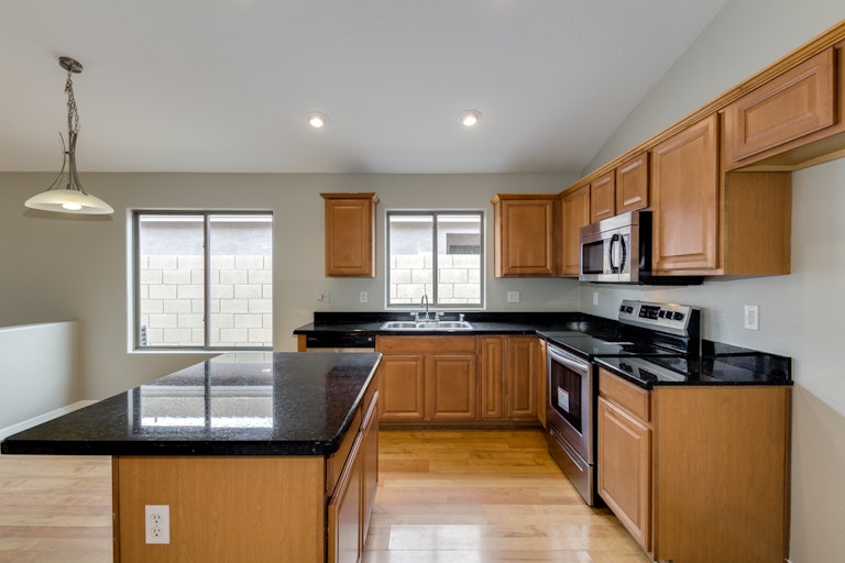 Photo 2 of 32 - 2625 E Silversmith Trl, San Tan Valley, AZ 85143
