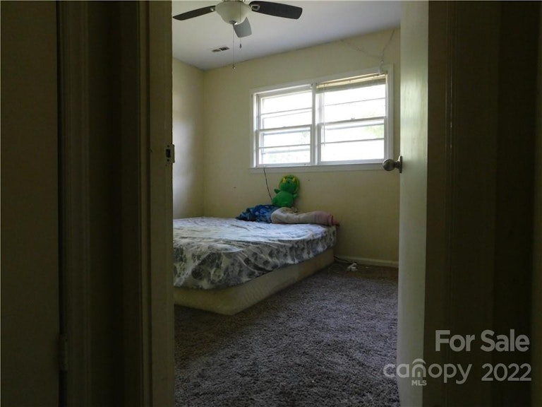 Photo 12 of 20 - 5731 Lawnmeadow Dr, Charlotte, NC 28216