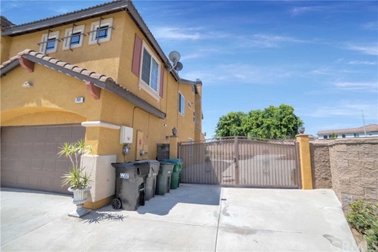 Photo 5 of 50 - 7491 Spindlewood Dr, Eastvale, CA 92880