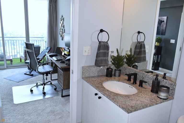 Photo 25 of 44 - 3338 Peachtree Rd NE #2101, Atlanta, GA 30326