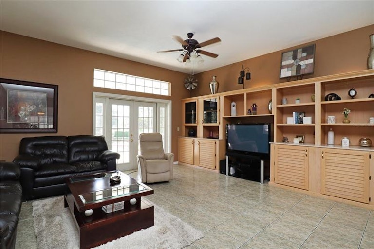 Photo 6 of 32 - 3943 Ocita Dr, Orlando, FL 32837