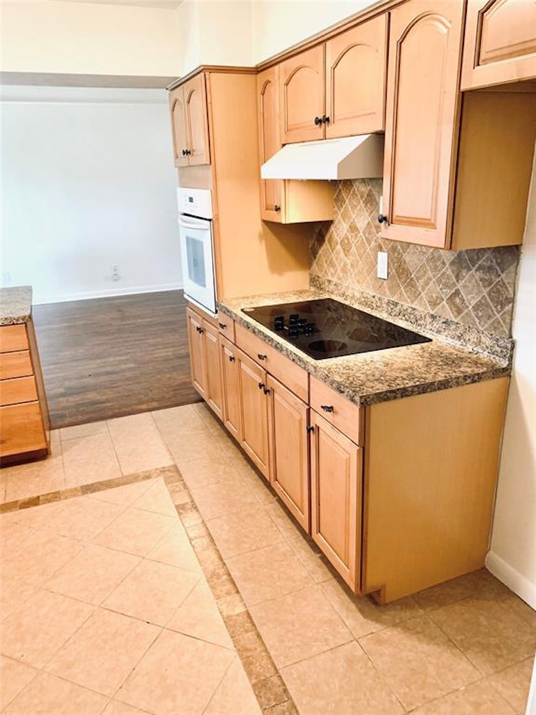 Photo 7 of 19 - 909 Mark St, Deer Park, TX 77536