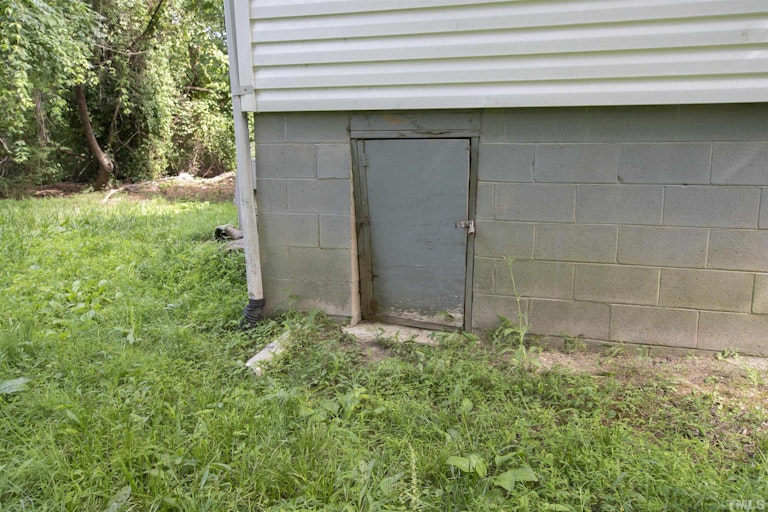 Photo 11 of 33 - 104 Archdale Dr, Durham, NC 27707