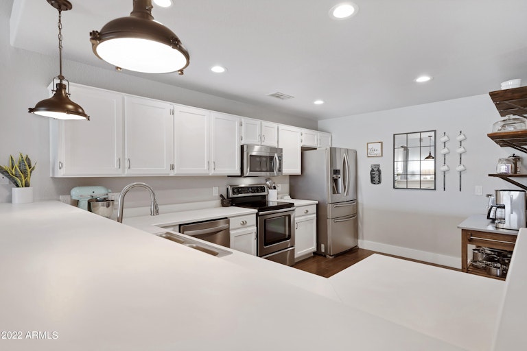 Photo 13 of 41 - 725 S Cheri Lynn Dr, Chandler, AZ 85225