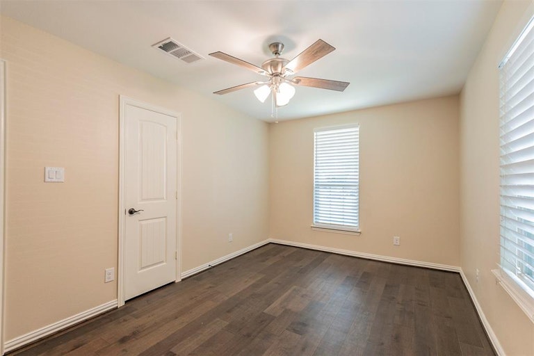 Photo 27 of 33 - 4165 Doyle Ln, Lancaster, TX 75134