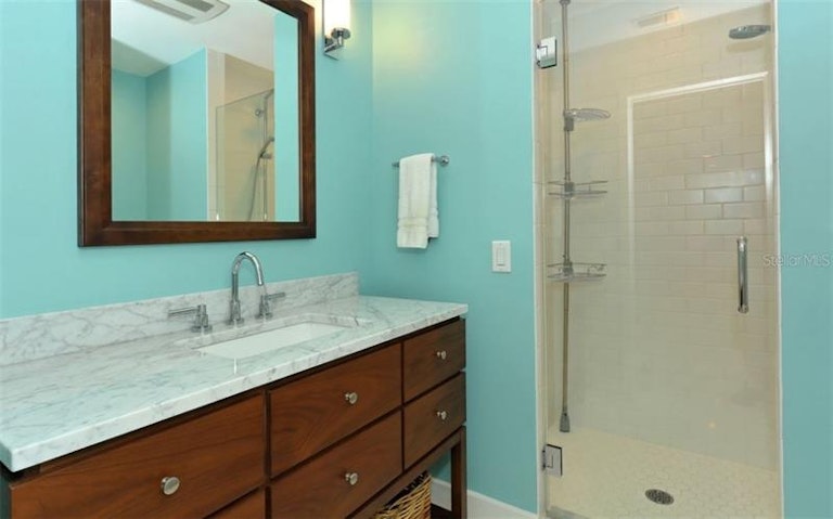 Photo 10 of 25 - 2204 Harbour Court Dr, Longboat Key, FL 34228