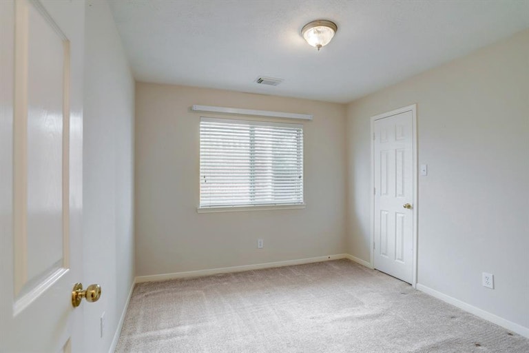 Photo 19 of 31 - 4911 Falling Oak Ct, Pasadena, TX 77505