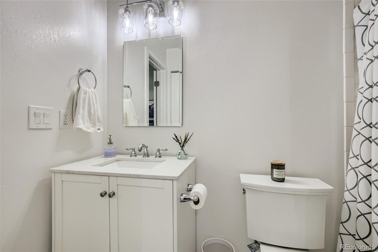 Photo 13 of 22 - 9423 Lou Dr, Thornton, CO 80260