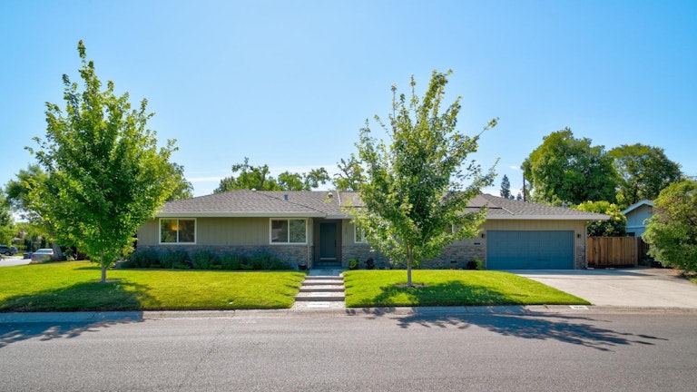 Photo 1 of 68 - 1940 Rolling Hills Rd, Sacramento, CA 95864