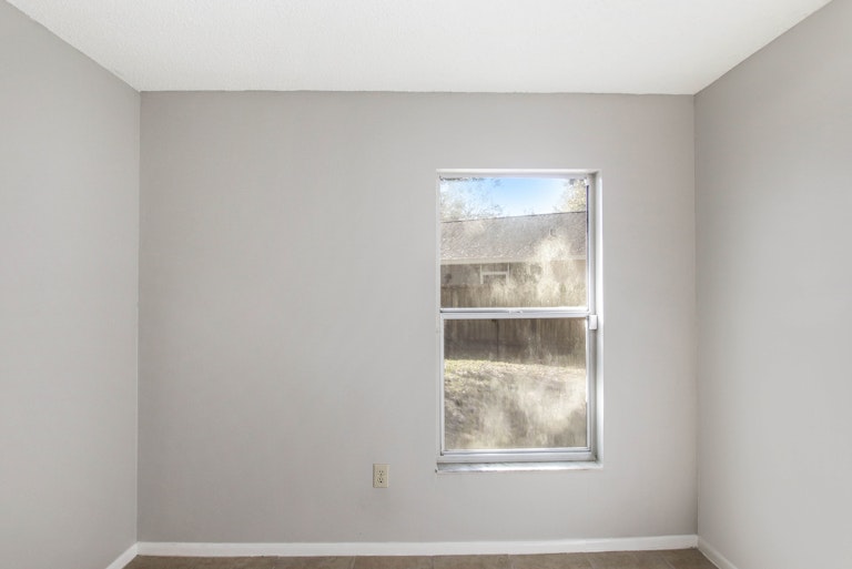 Photo 9 of 17 - 1402 Mohrlake Dr, Brandon, FL 33511