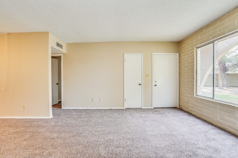 Photo 17 of 32 - 2176 E Ellis Dr, Tempe, AZ 85282