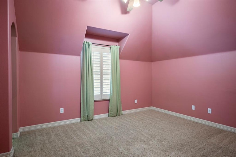 Photo 34 of 40 - 6624 Sondra Dr, Dallas, TX 75214