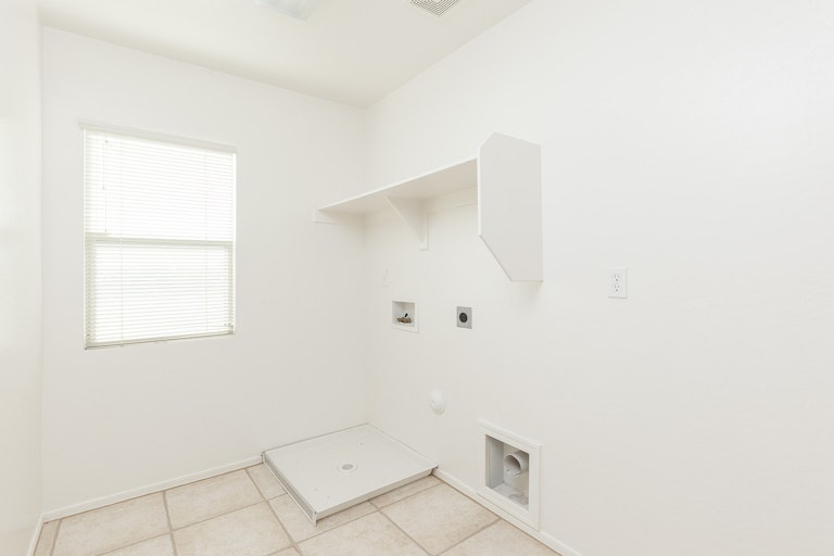Photo 20 of 27 - 6704 S 54th Ln, Phoenix, AZ 85339