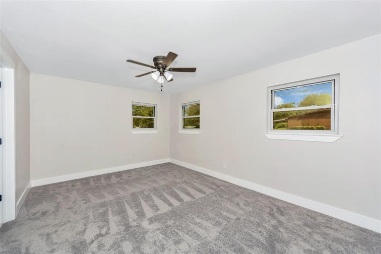 Photo 25 of 34 - 1341 Stafford Dr, Fort Worth, TX 76134