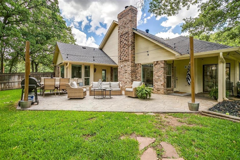 Photo 28 of 40 - 312 Emerald Ct, Burleson, TX 76028
