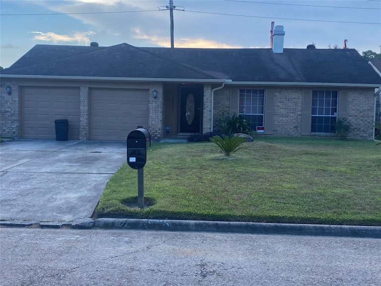 Photo 1 of 25 - 15211 Heron Park Dr, Humble, TX 77396