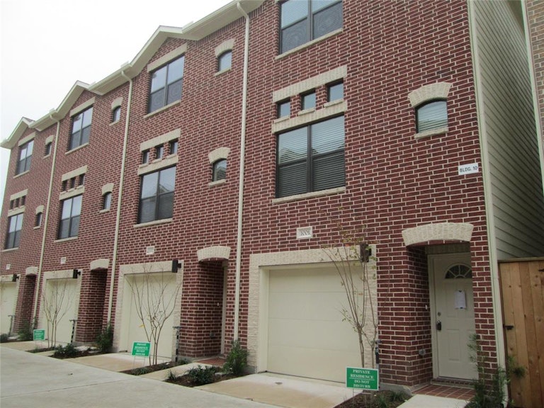 Photo 1 of 18 - 2710 Hullsmith Dr #1001, Houston, TX 77063