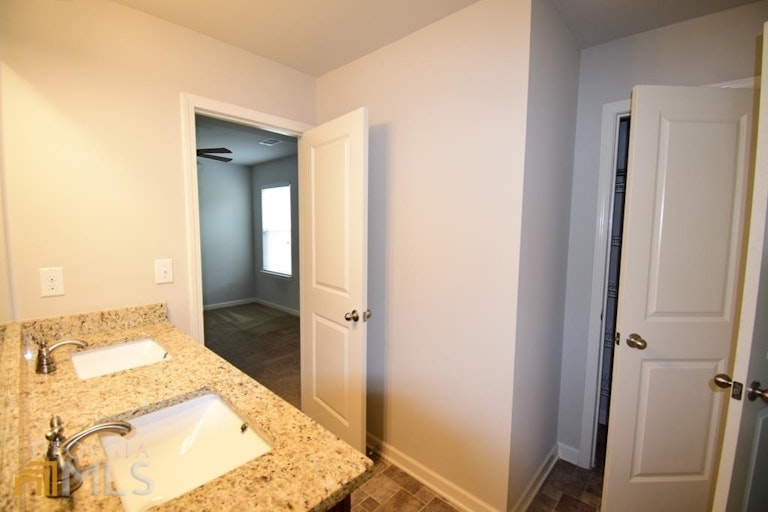 Photo 16 of 43 - 515 Palmetto Oaks Trl, Palmetto, GA 30268