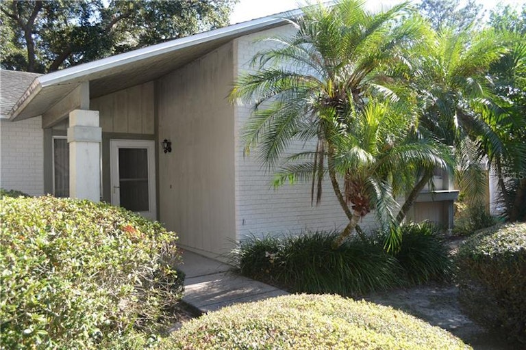 Photo 2 of 12 - 729 Countryshire Ln, Palm Harbor, FL 34683
