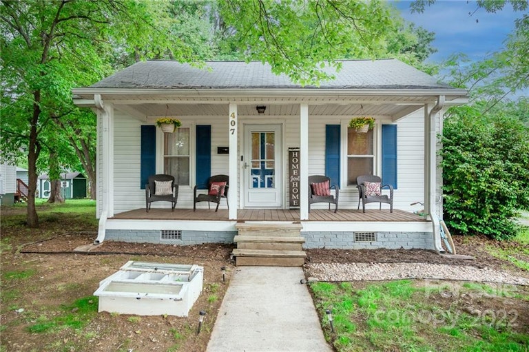 Photo 1 of 20 - 407 E 11th St, Kannapolis, NC 28083
