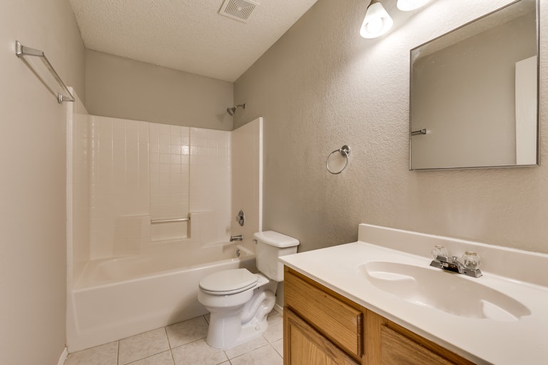 Photo 27 of 31 - 1312 Rambling Brook Trl, Denton, TX 76210