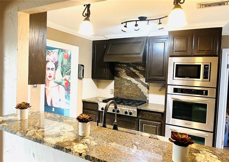 Photo 16 of 22 - 715 Vail Dr, Arlington, TX 76012