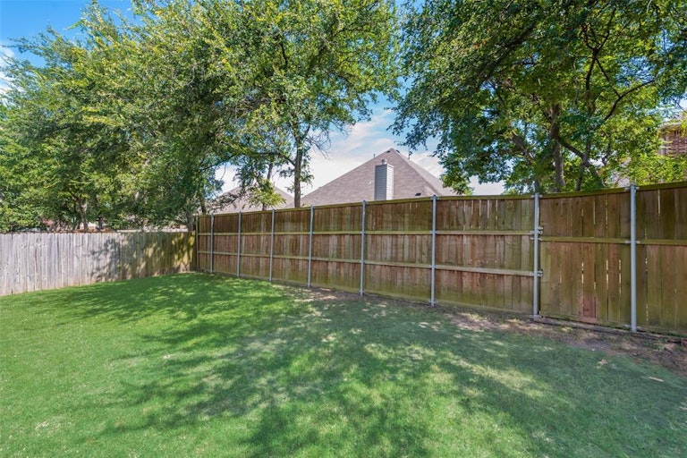 Photo 24 of 27 - 5910 Creek Crossing Ln, Sachse, TX 75048