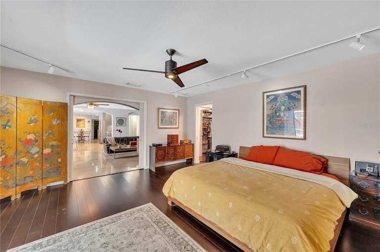 Photo 19 of 45 - 449 S Shore Dr, Osprey, FL 34229