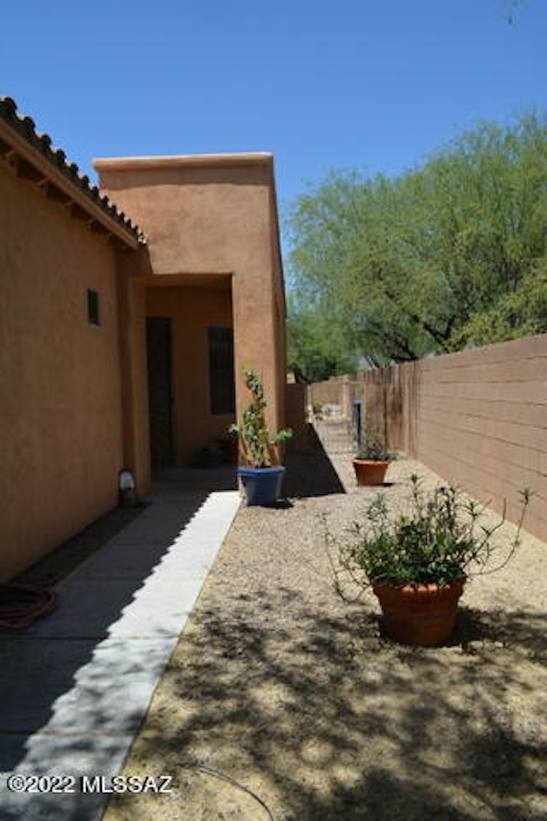 Photo 2 of 31 - 7589 E Truces Pl, Tucson, AZ 85715