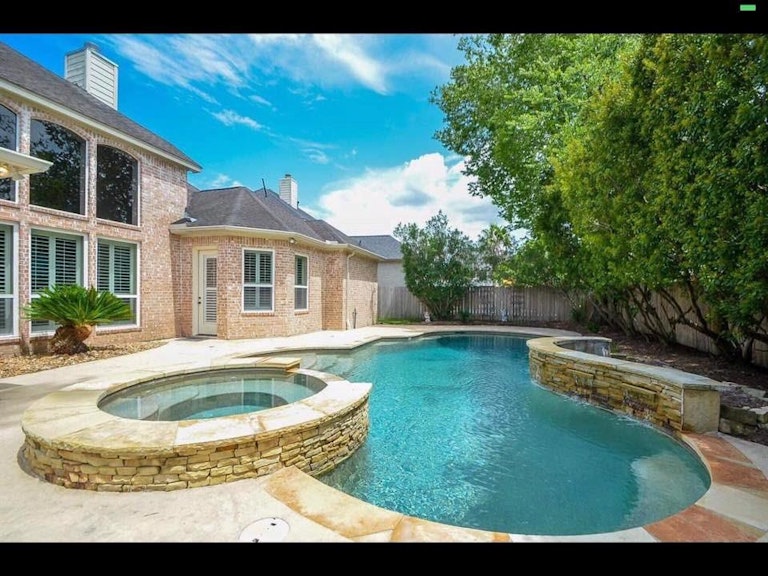 Photo 8 of 34 - 16307 Perry Pass Ct, Spring, TX 77379