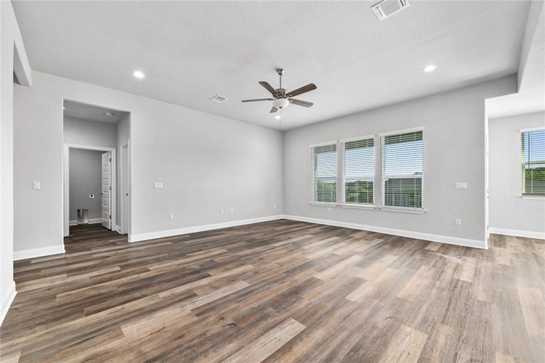 Photo 5 of 27 - 21802 McAllister Cir, Leander, TX 78645