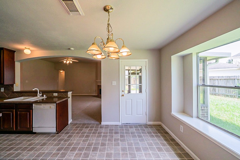 Photo 11 of 35 - 2731 Briarloch Ln, Houston, TX 77073