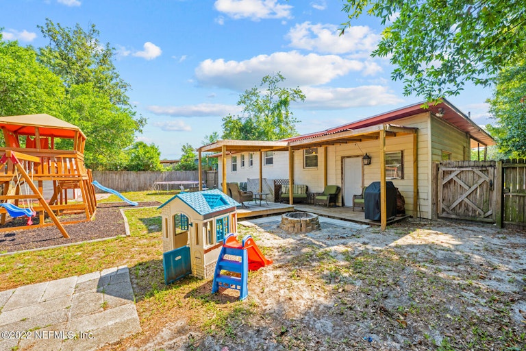 Photo 22 of 26 - 11258 Soforenko Dr, Jacksonville, FL 32218