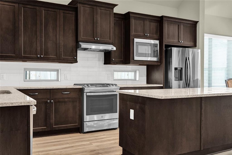 Photo 7 of 22 - 2143 Long Spring Dr, Missouri City, TX 77459