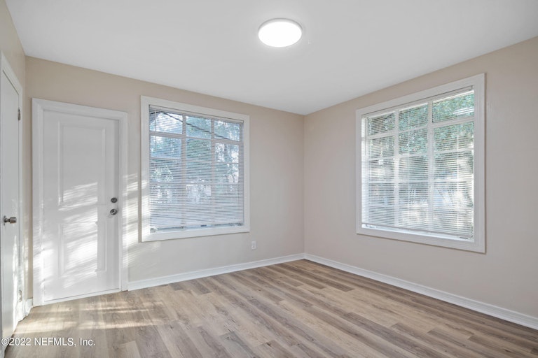 Photo 13 of 21 - 8024 Oakwood St, Jacksonville, FL 32208
