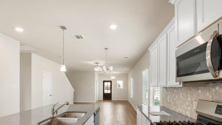 Photo 7 of 20 - 6839 Escondido Dr, Rosharon, TX 77583