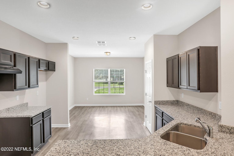 Photo 5 of 24 - 5925 111th St, Jacksonville, FL 32244
