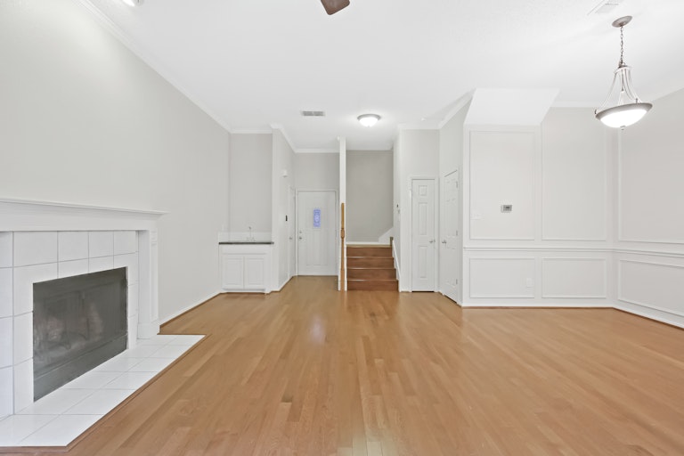 Photo 8 of 24 - 2504 Pinegrove Cir, Arlington, TX 76006
