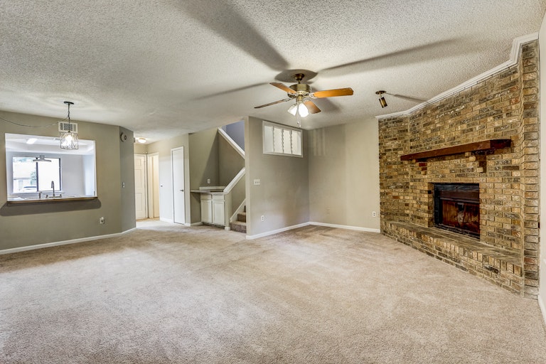 Photo 19 of 31 - 11228 Shady Glen Dr, Jacksonville, FL 32257