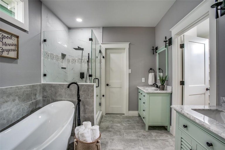 Photo 21 of 38 - 724 W Melwood St, Houston, TX 77009