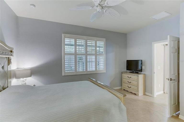 Photo 15 of 51 - 11815 Tempest Harbor Loop, Venice, FL 34292