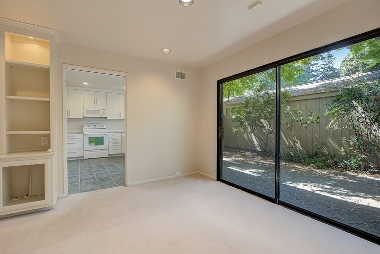 Photo 19 of 35 - 106 Hartnell Pl, Sacramento, CA 95825