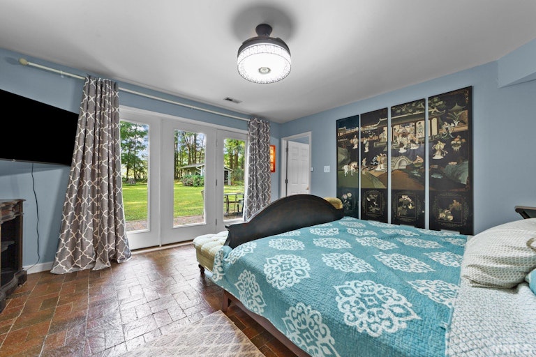 Photo 24 of 36 - 317 Stony Hill Rd, Chapel Hill, NC 27516