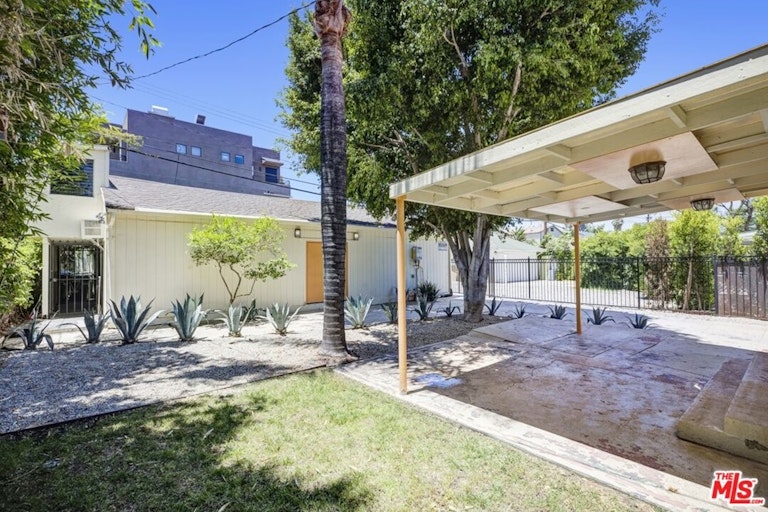 Photo 41 of 51 - 647 N Mariposa Ave, Los Angeles, CA 90004