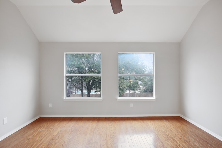 Photo 31 of 36 - 721 Whitetail Deer Ln, Crowley, TX 76036