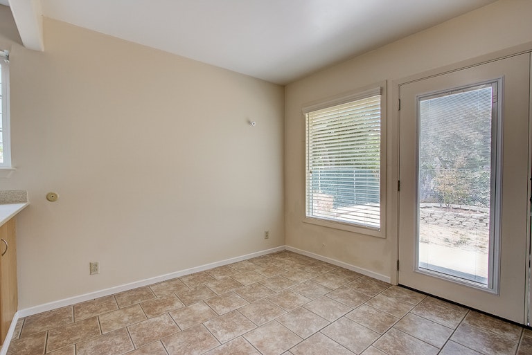 Photo 5 of 29 - 6337 Madison Ave, Carmichael, CA 95608