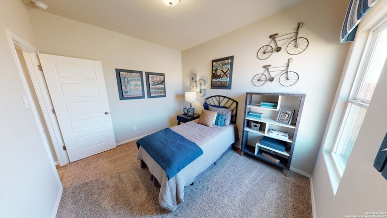 Photo 13 of 21 - 602 Pleasanton Way, San Antonio, TX 78221