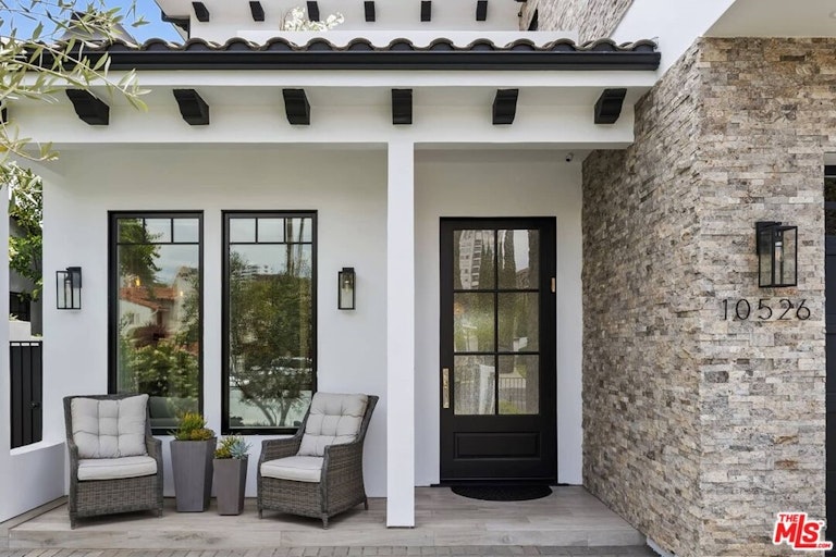 Photo 3 of 53 - 10526 Ohio Ave, Los Angeles, CA 90024